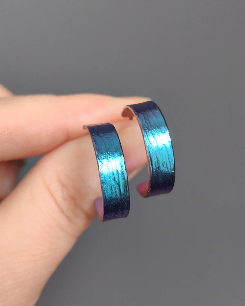Серьги гвоздики из титана базовые — Синие узкие