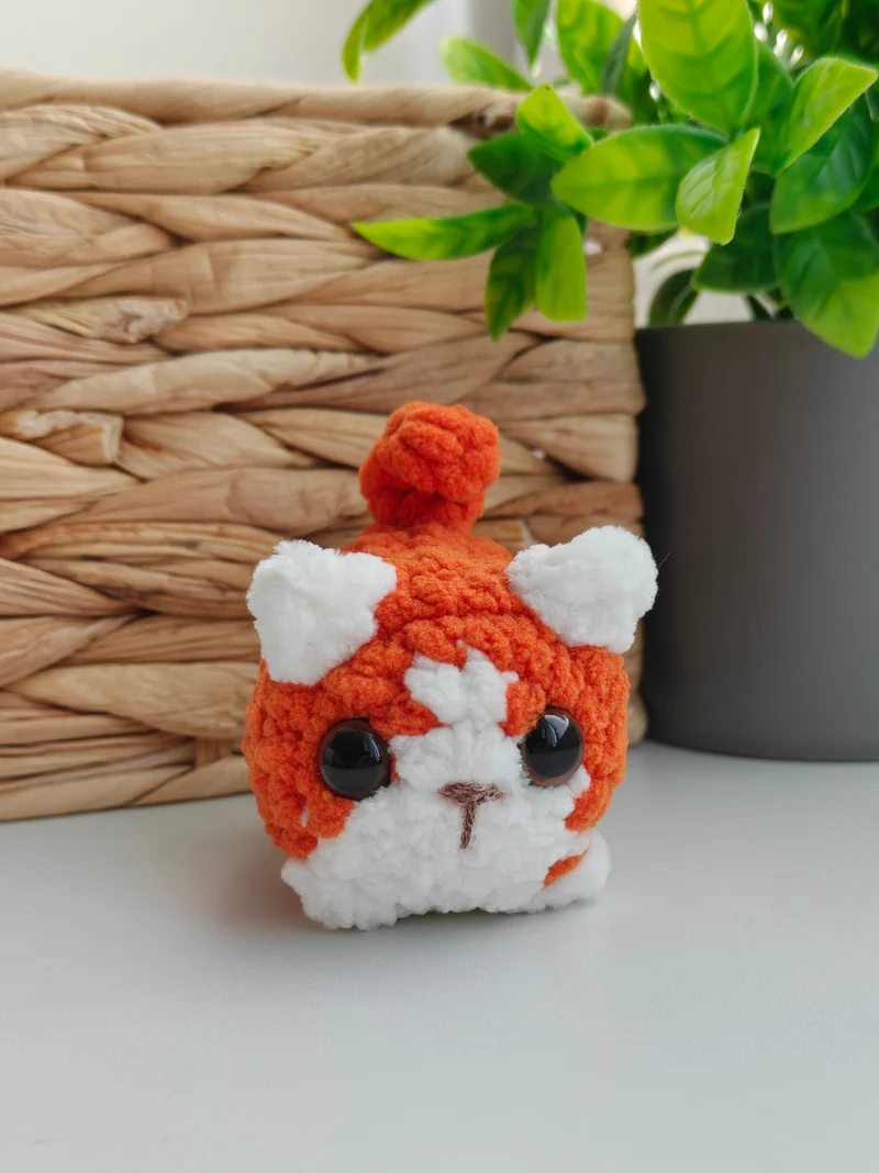 Котёнок из плюшевой пряжи