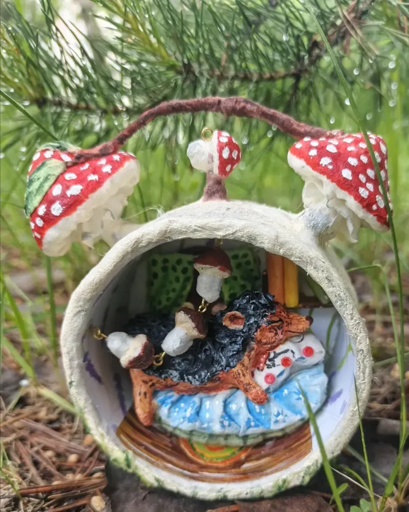 Ватная игрушка «Ёжик в будильнике» — 10×11×5 см