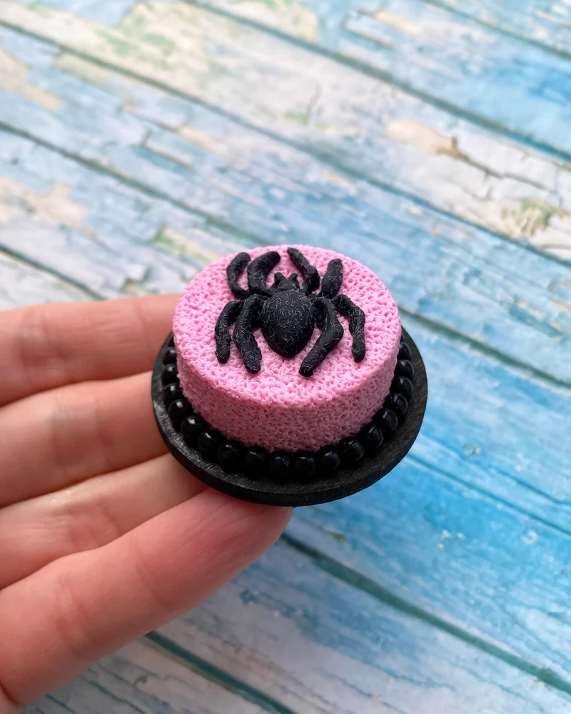 Кукольная Миниатюра «Торт на Хеллоуин с пауком 🕷️»