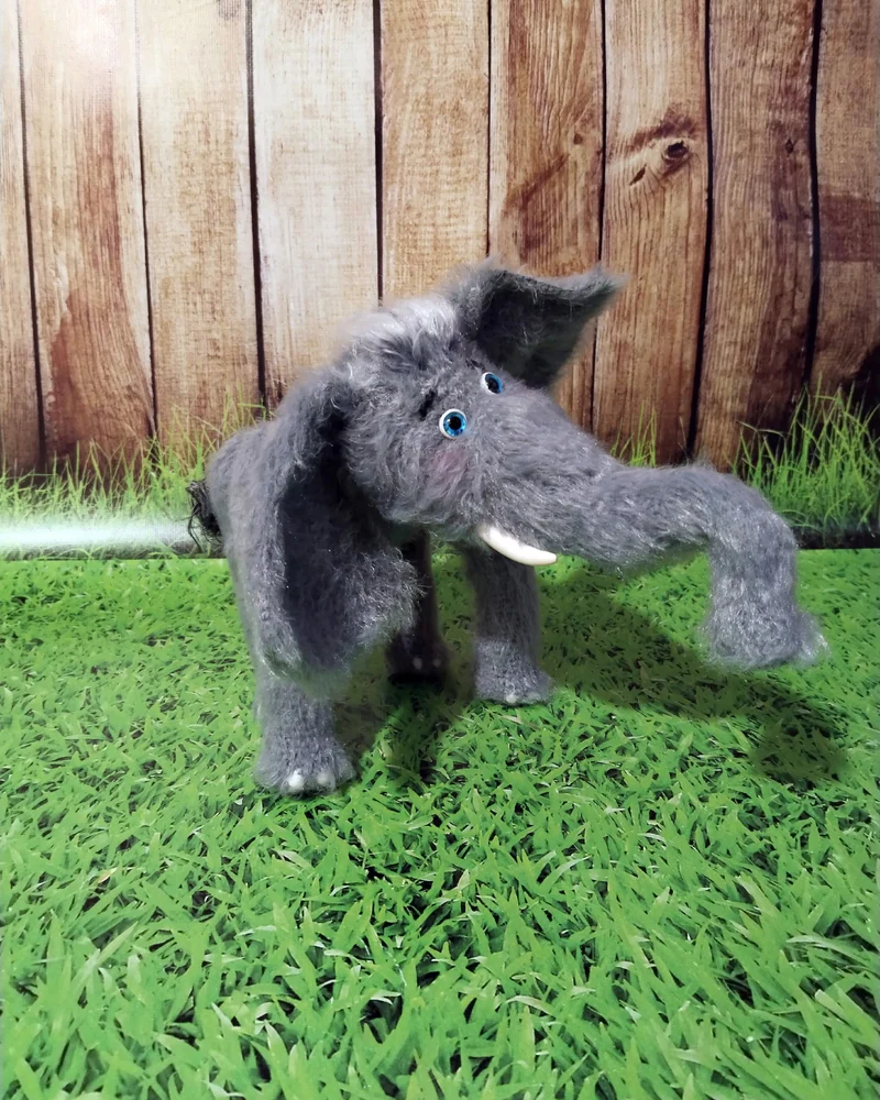 Слон вязаный, интерьерная игрушка