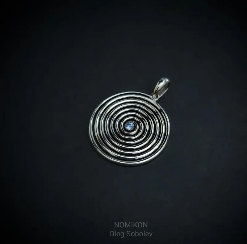 Спираль с голубым топазом — Основной