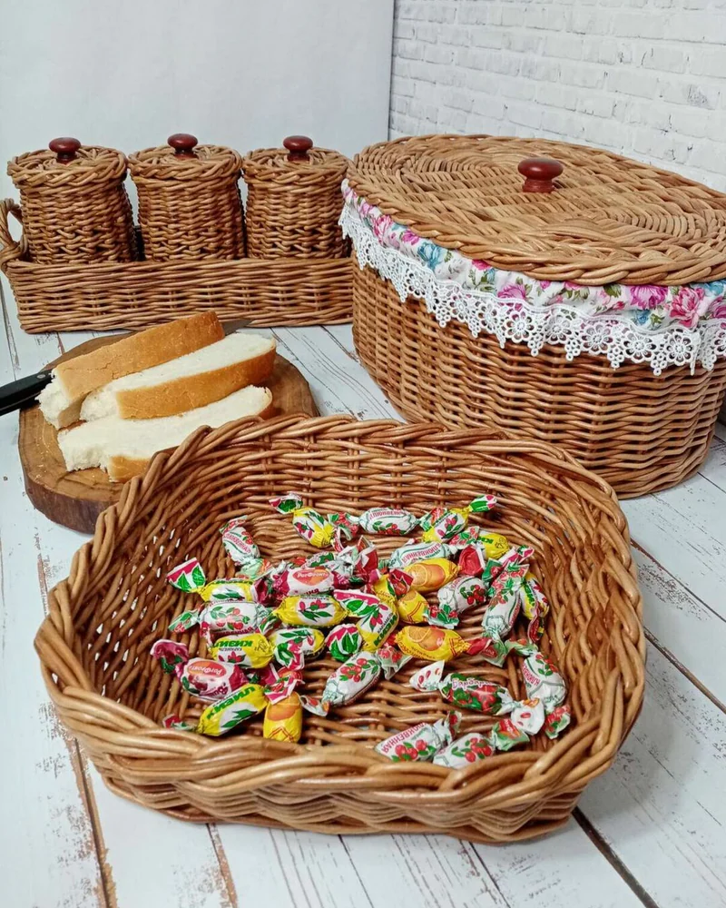 хлебница,баночки,поднос(чаша)