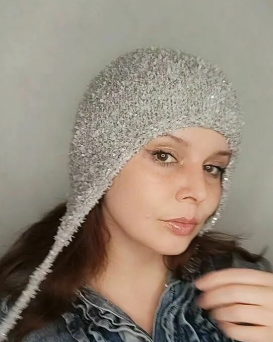 Шапка чепчик шлем, шапка с пайетками серебристая