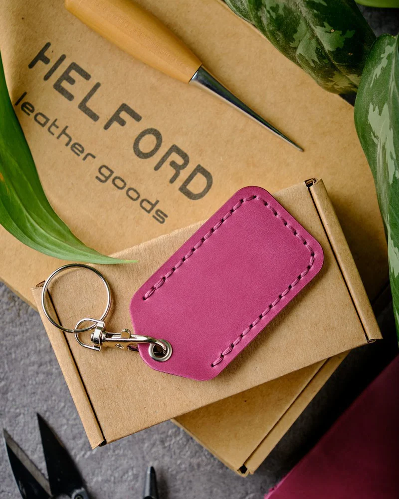 Брелок-чехол для ключей из натуральной кожи HELFORD Smart фуксия