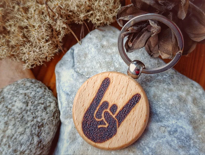 Брелок из бука "Rock"