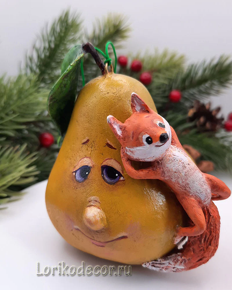 Ёлочная игрушка «ГРУША С БЕЛКОЙ-7»