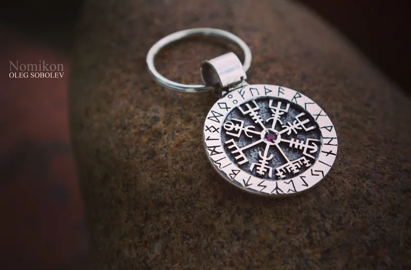 Vegvisir - брелок Рунический компас (Указатель пути) — Основной