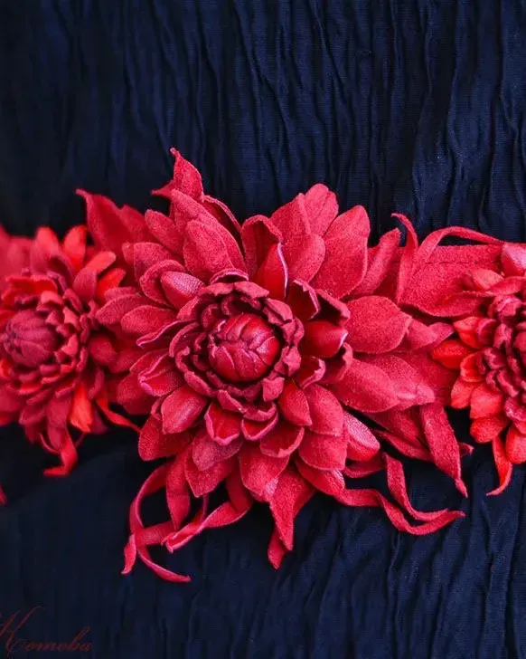 Пояс кушак из замши Красные цветы из кожи женский