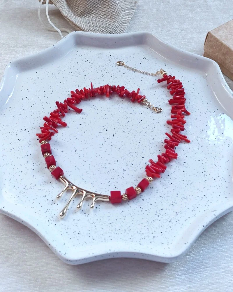 Колье из коралла
