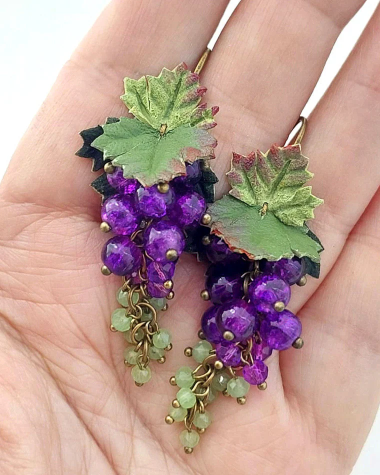 Серьги из кожи и бусин Виноград (лайт) фиолетовый лиловый зеленый