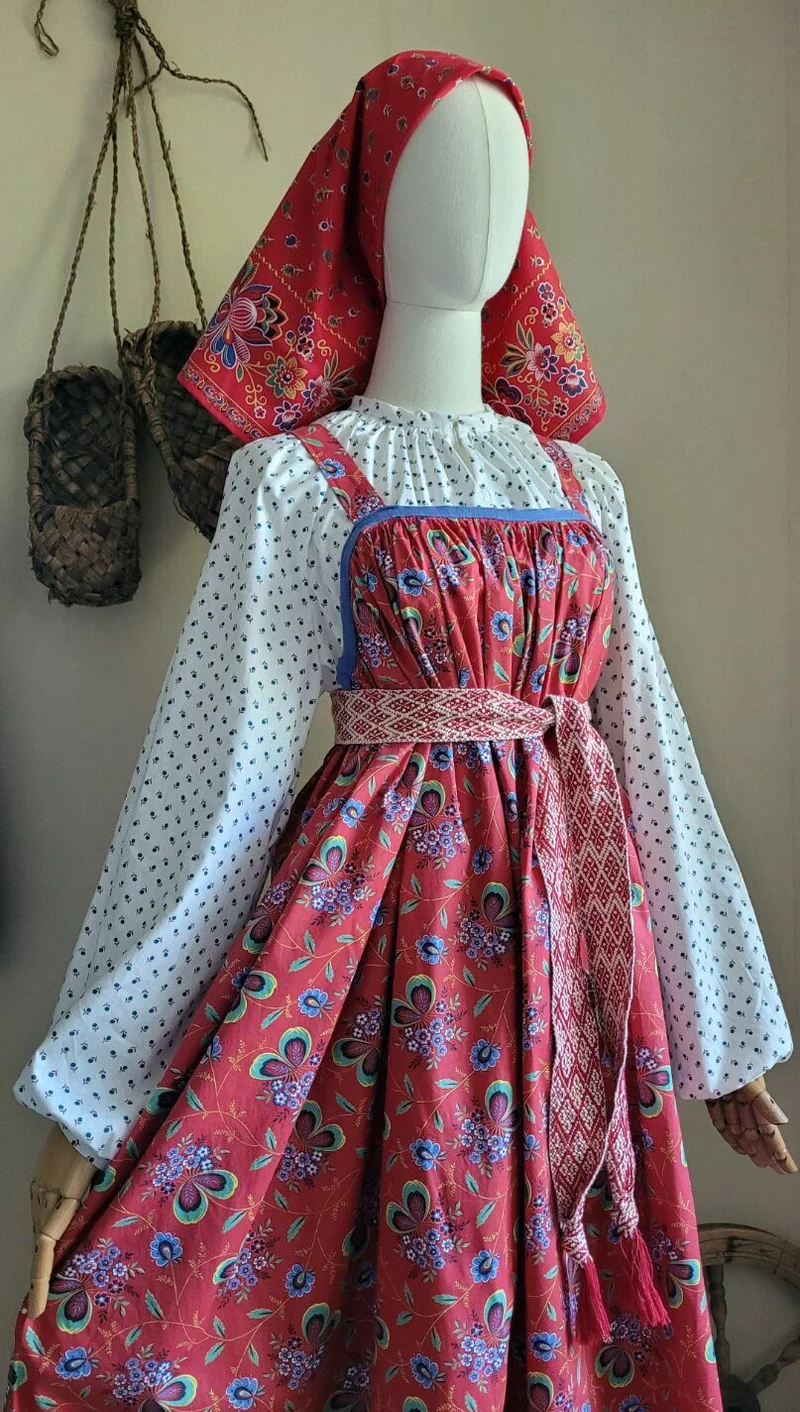 Блуза народная с цветочным рисунком, красная