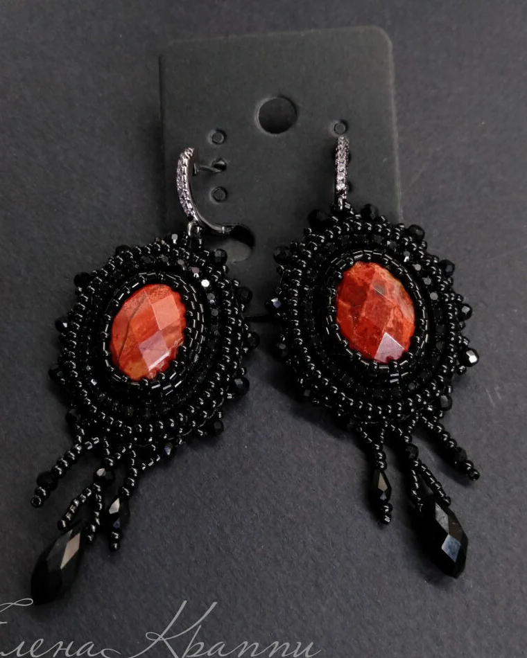 Ажурные серьги из красной яшмы. Черный и красный