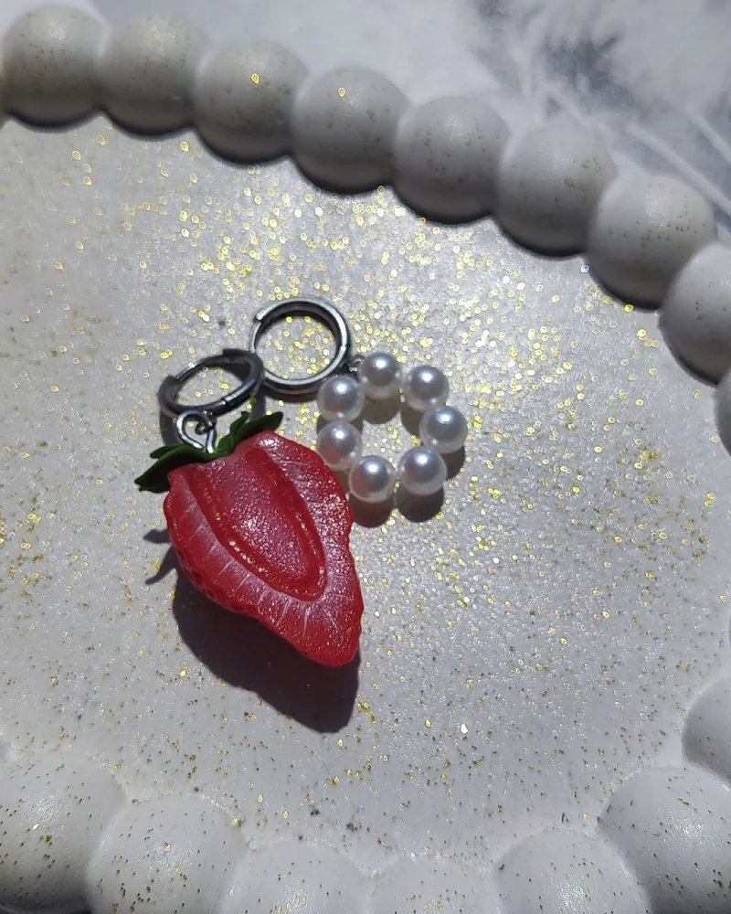 Серьги клубника из полимерной глины ручной