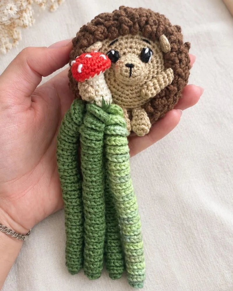 Вязаная игрушка для новорождённого, модель 1