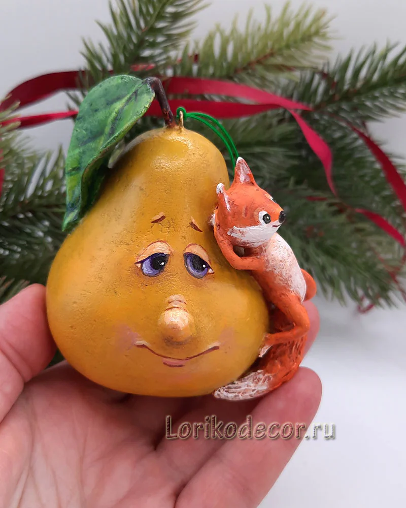 Ёлочная игрушка «ГРУША С БЕЛКОЙ-7»