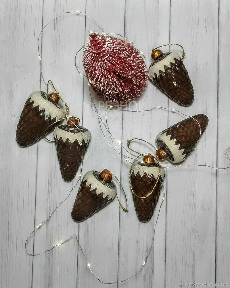 Елочные игрушки Шишки