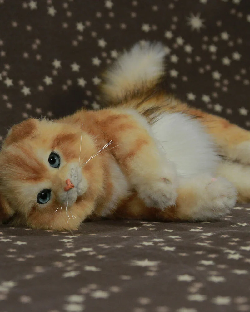 Реалистичный рыжий котенок
