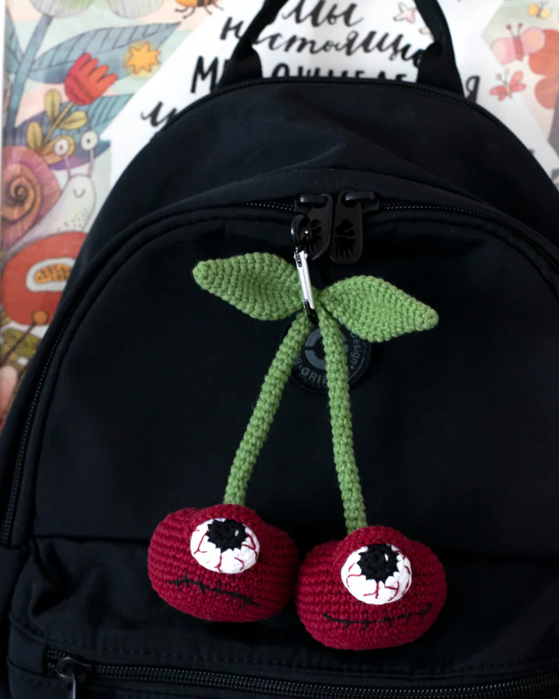 Вязаные вишни монстры с глазами брелок-обвес