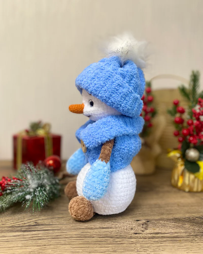 Вязаная игрушка Вязаный снеговик амигуруми