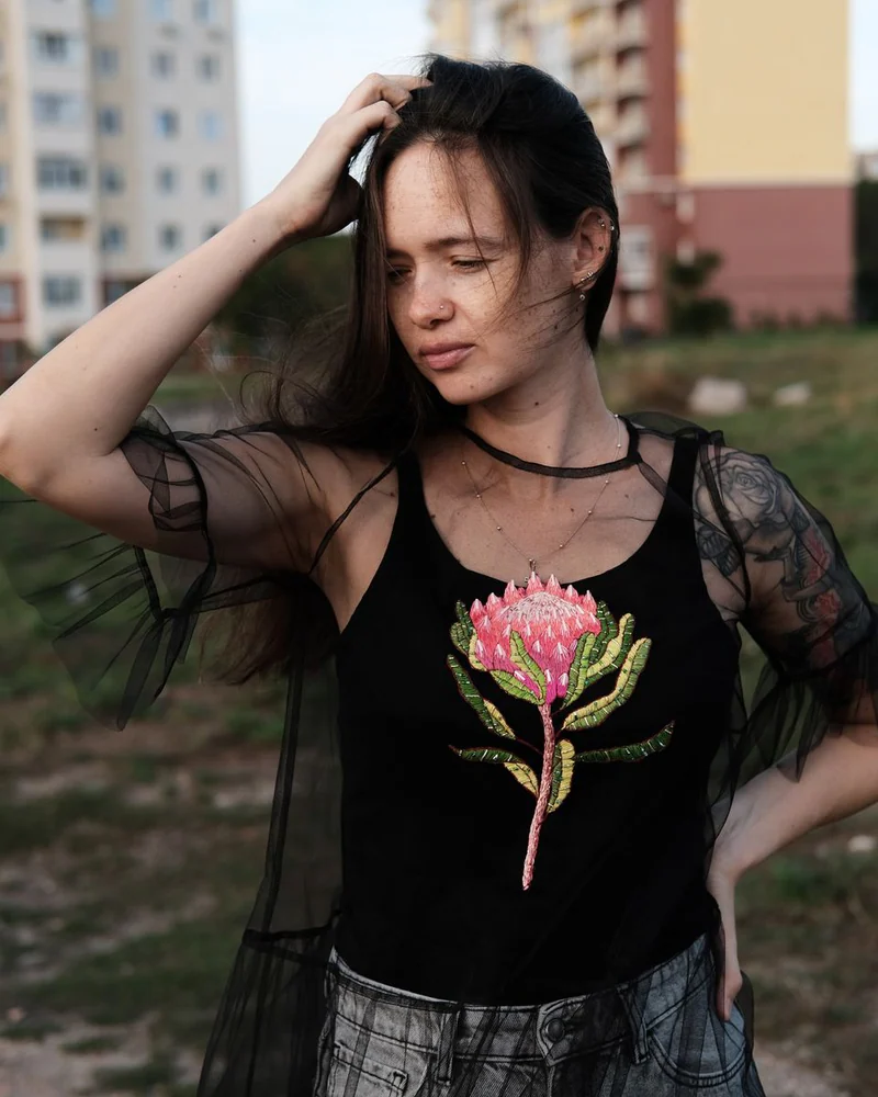 Платье из фатина с вышивкой «Протея»