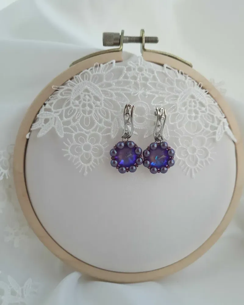Серьги классические с жемчугом, ювелирное плетение — Фиолетовые