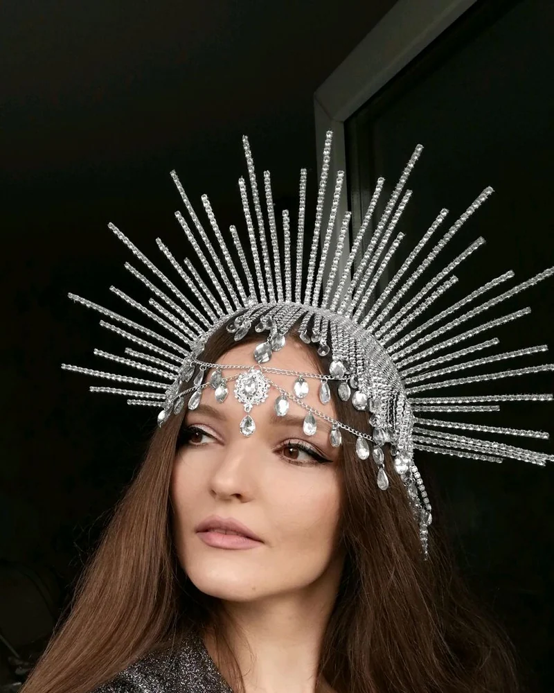 Серебряная корона с тикой — Серый