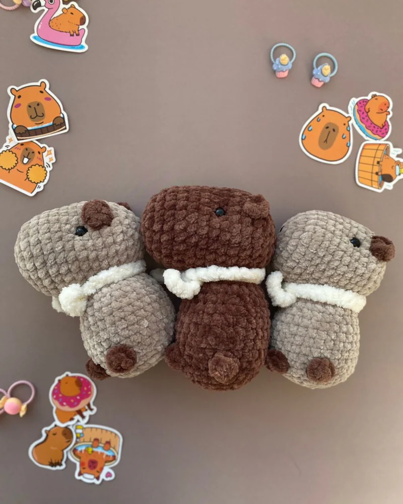 Мягкая вязаная игрушка капибара