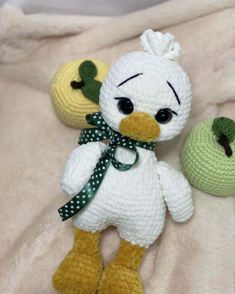 Вязаный белый утёнок амигуруми