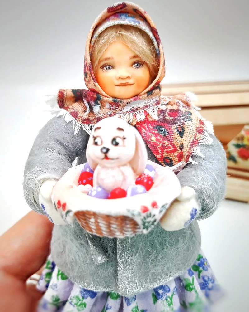Пасхальная ватная игрушка "Алёнка с корзинкой"