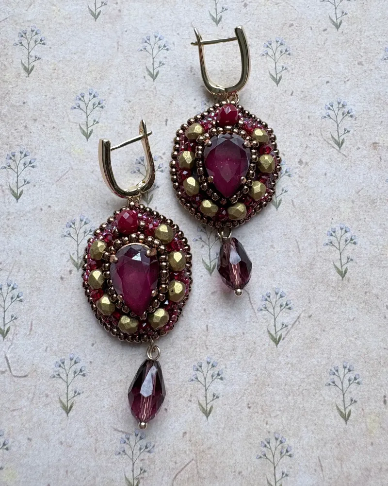 Серьги из бисера с кристаллами