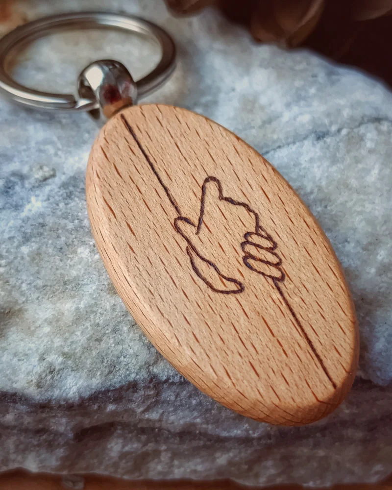 Брелок из бука