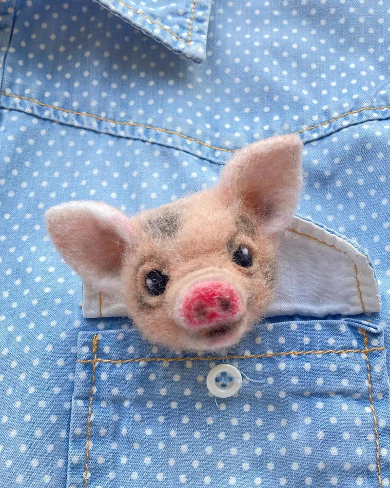 Валяная брошь Свинка поросенок в подарок