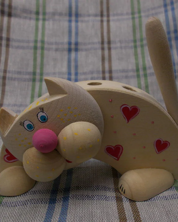Кот — подставка для карандашей
