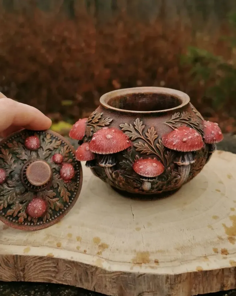 Шкатулка с мухоморами
