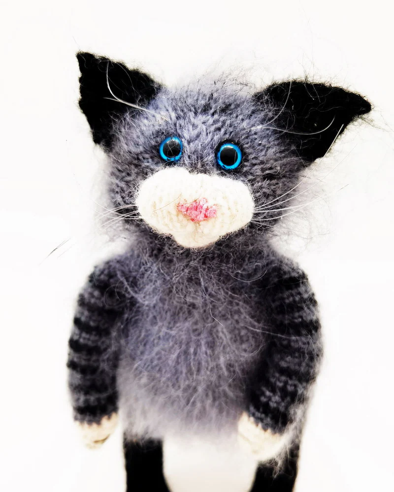 Вязаный кот