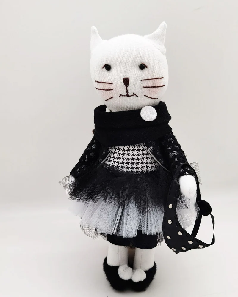 Мягкая игрушка кошка Модная
