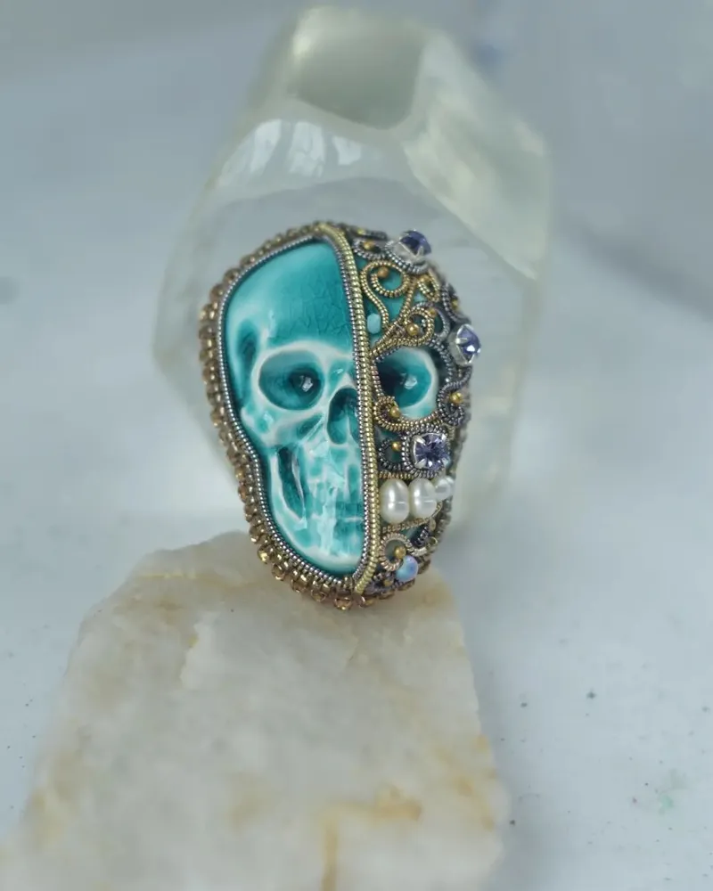 Брошь «Memento mori», голубая — Основной