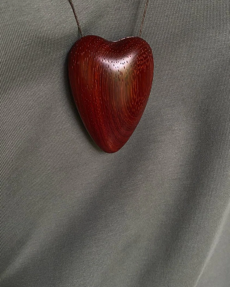 Подвеска Сердце из древесины падука