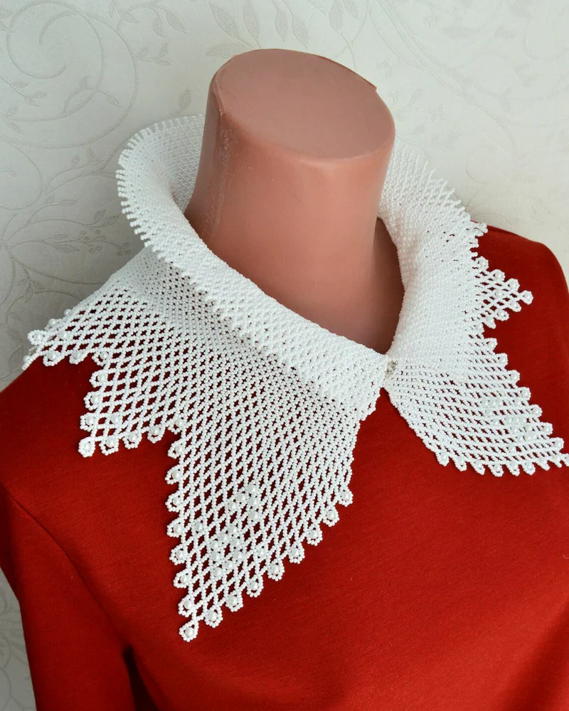 Белый кружевной воротник из бисера и жемчуга Мария Стюарт