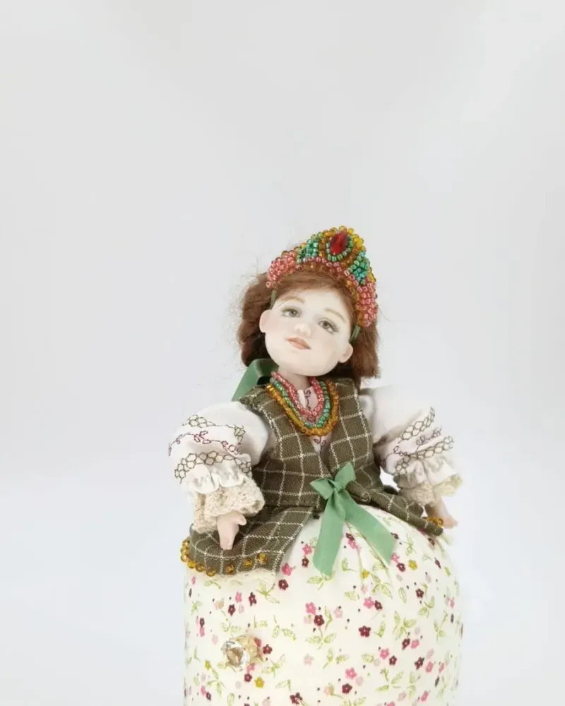 Кукла-игольница фарфоровая в русском костюме, 18 см