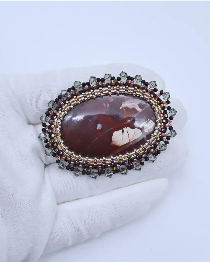 Брошь ручной работы с яшмой и Swarovski