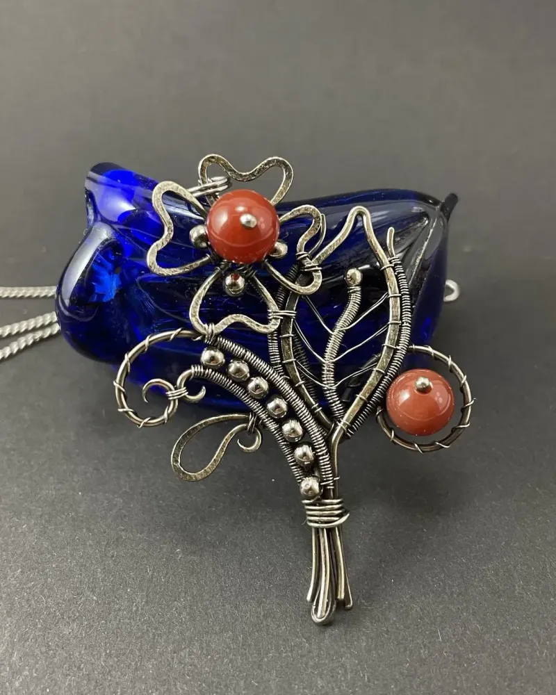 Кулон с бусинами сердолика в технике wire wrap — Основной