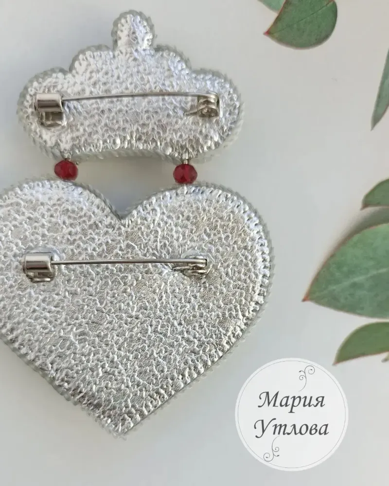 Брошь «Королевское сердце», красно-белая