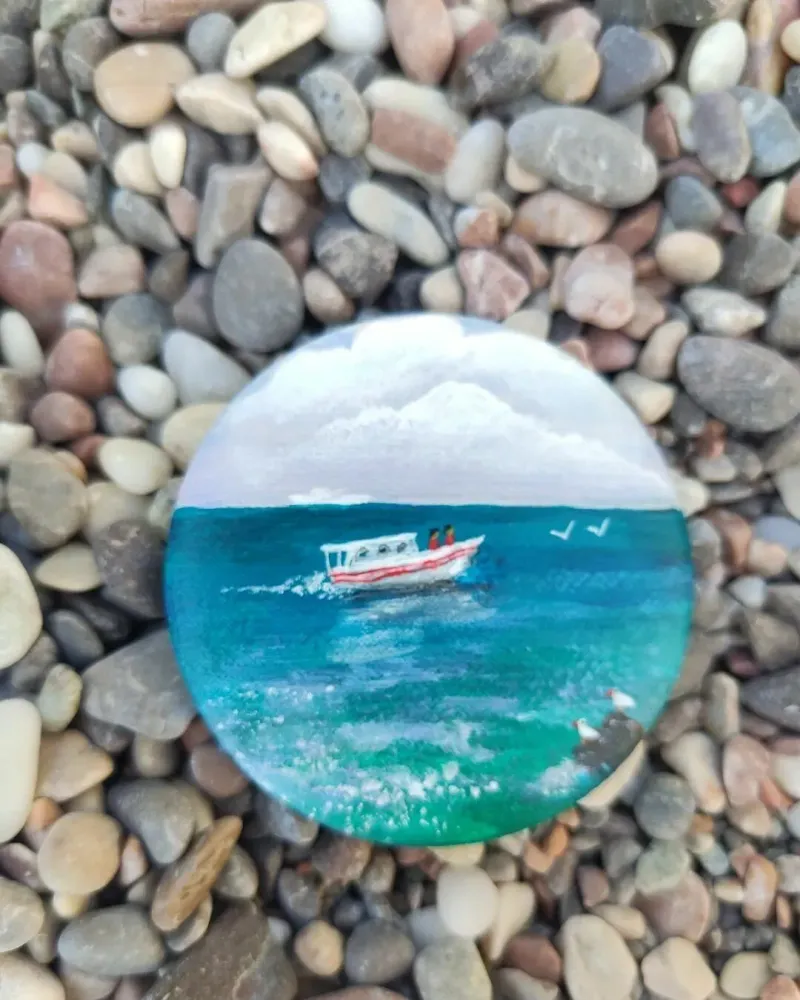 Брошь Катер в море 2. Миниатюра на Холсте. Морской пейзаж — Брошь