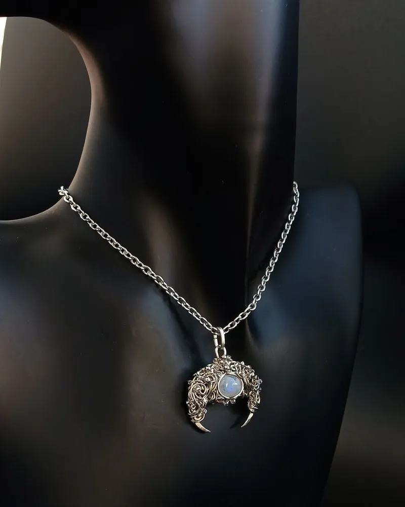 Лунница кулон с лунным камнем адуляр "Moon" — голубой — Лунный камень