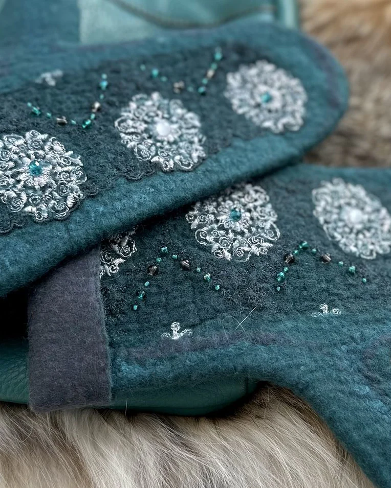 варежки валяные "Снежинки"