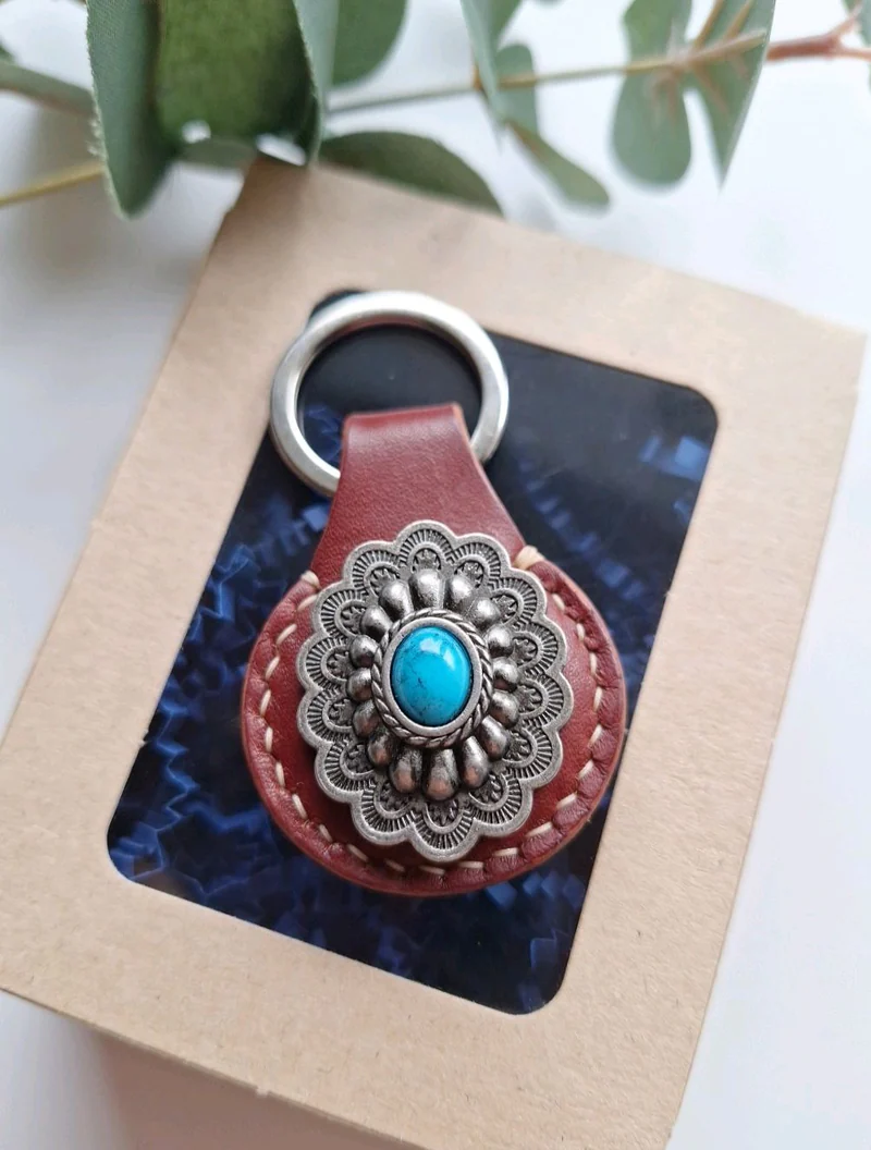 Брелок из натуральной кожи