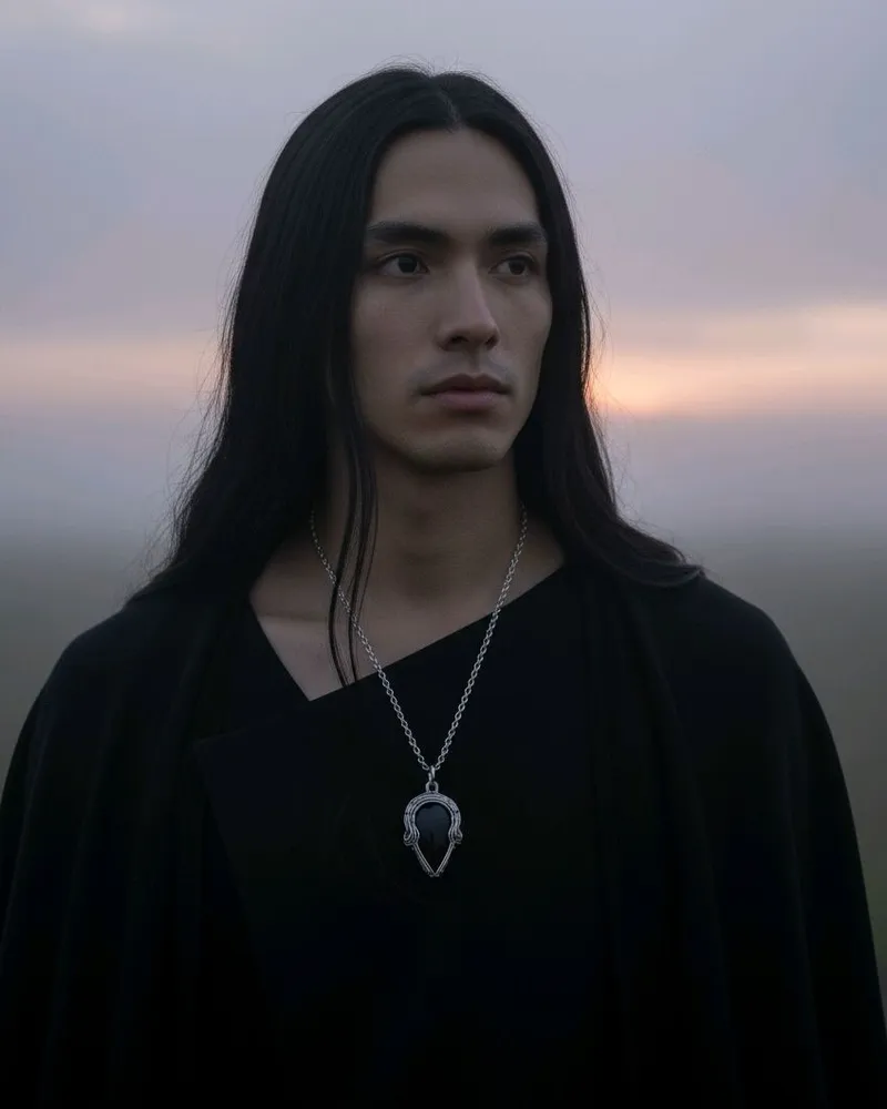Кулон-унисекс с натуральным обсидианом «Darkest Horse» — чёрный