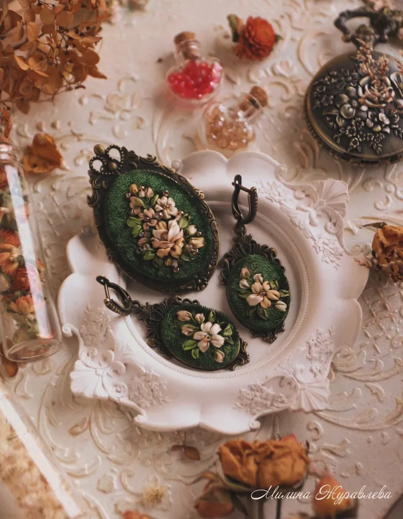 Комплект украшений: кулон и серьги, зелёный
